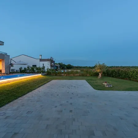 Mahalo Villa Vošteni
